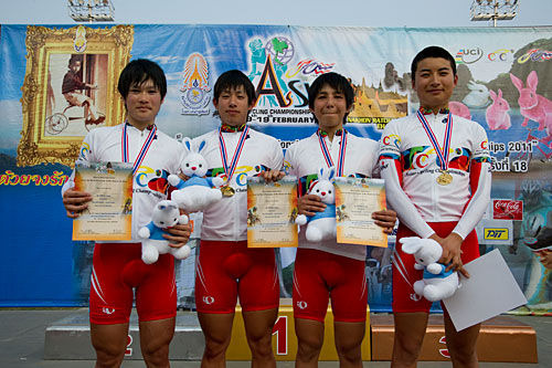 　タイのナコンラチャシマで開催されている第31回アジア自転車競技選手権、第18回アジア・ジュニア自転車競技選手権は2月13日、大会5日目の競技が行われ、ジュニア男子団体追抜で日本が優勝した。 エリート男子スプリントの北津留翼（競輪選手）は決勝に進出。14日に4年