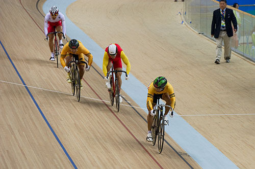 　中国の広州で開催されている第16回アジア競技大会は11月17日に広州自転車競技場（1周250ｍ）でトラック競技の最終日を迎え、男子ケイリン決勝で競輪選手の渡邉一成が4位となり、メダルを逃した。