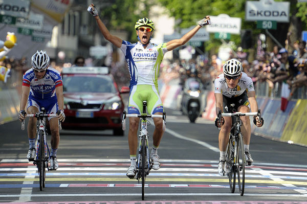 　ジロ・デ・イタリアは5月26日、モルベーニョ～サンペッレグリーノ・テルメ間の151kmで第18ステージが行われ、リクイガス・キャノンデールのエロス・カペッキ（24＝イタリア）が3選手のゴールスプリントを制して初優勝した。