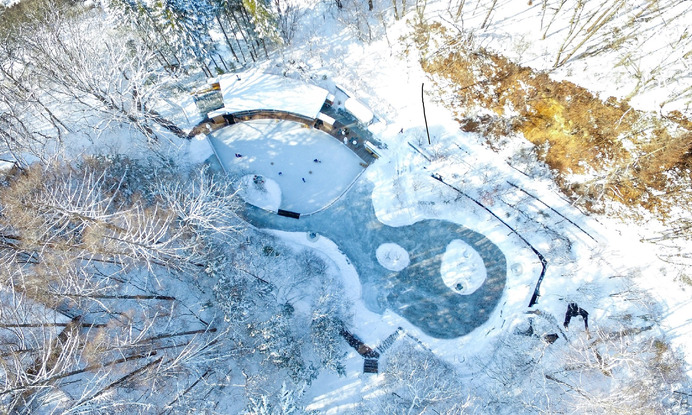 「ケラ池スケートリンク」に寒さだけで凍らせる天然氷エリアが12/20オープン
