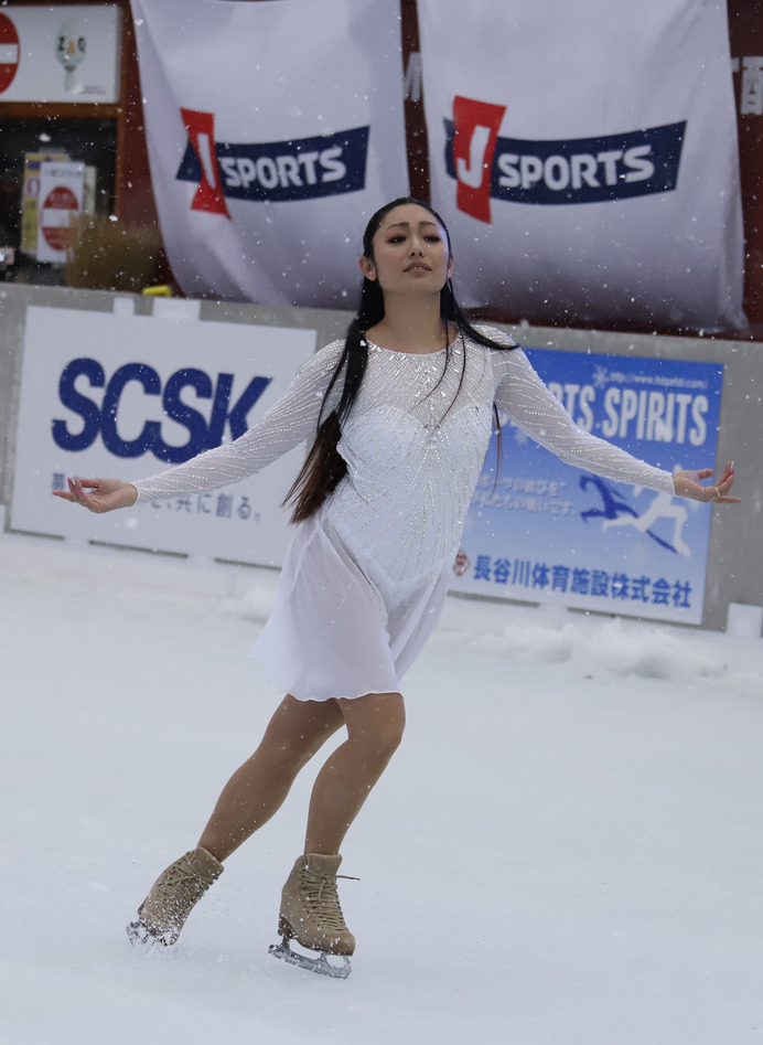 安藤美姫「諦めずに前を向いて挑戦することが大事」…さっぽろ雪まつりスケート教室