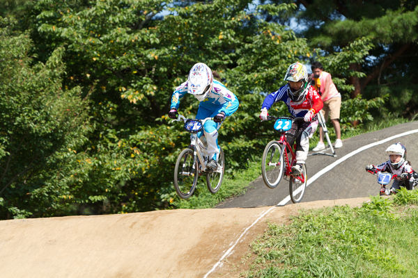 　シリーズ最終戦となるJBMXFシリーズ第6戦が茨城県ひたちなか市の国営ひたち海浜公園で開催され、エリートクラスで松下巽が優勝した。