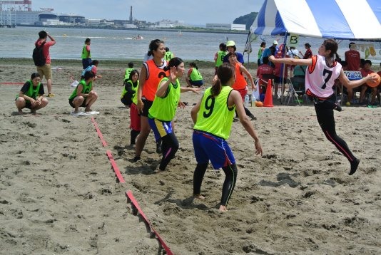 ビーチバレーやビーチサッカーなど4種目の競技大会「YOKOHAMAビーチスポーツフェスタ」開催