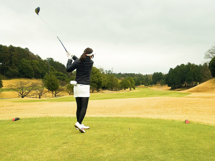 ゴルフを始めたい女性に向けた「コースデビュープログラム」開始