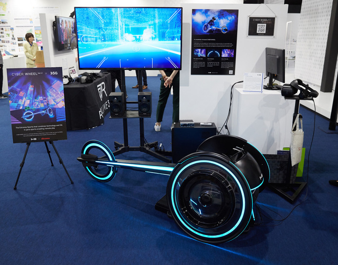 VR空間を疾走する通信対戦型の車いすエンターテイメント「CYBER WHEEL X」発表