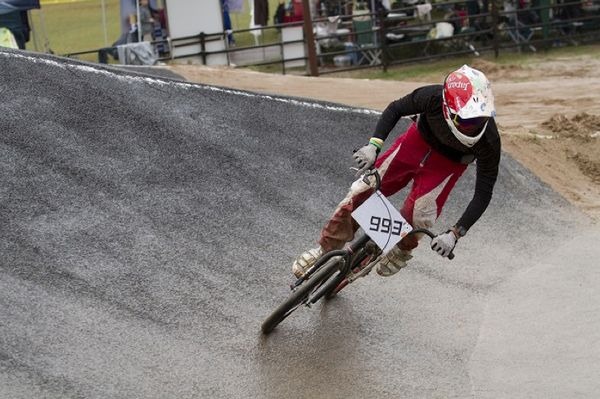 　第28回全日本BMX選手権大会が10月30日に広島県安芸高田市の土師ダムBMXトラックで開催され、男子エリートで長迫吉拓が優勝。ジュニアから昇格後、初めてのビッグタイトルを手にした。