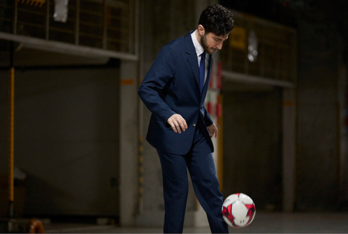 アンブロ、サッカーができるアクティブなスーツ「Umditional SUIT」をMakuakeで販売