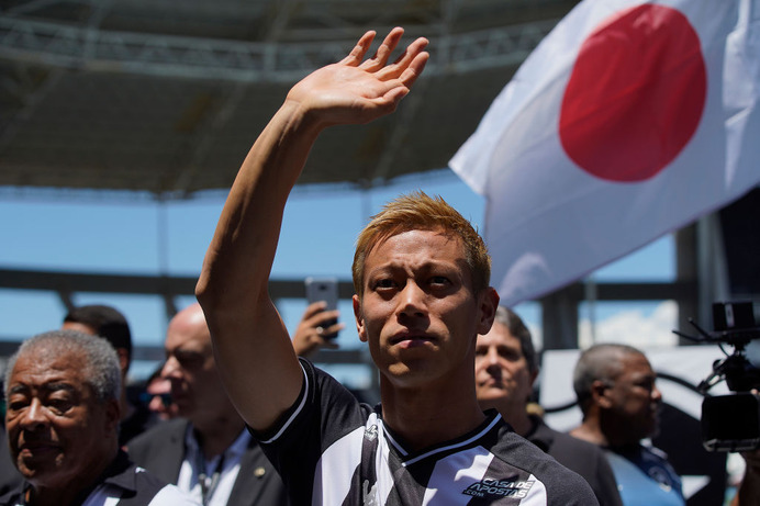 本田圭佑、移籍決定のボタフォゴファンの歓迎に「これまでに見たことのない光景」