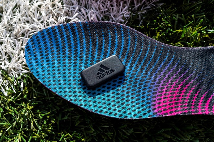 アディダス フットボール、シュートのパワーやスプリントを測定するインソール「adidas GMR」発売
