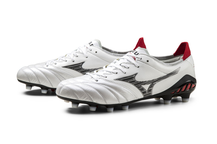 ミズノ、素足感覚を追求したサッカーシューズ「MORELIA NEO III JAPAN」発売