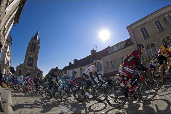 　ツール・ド・フランスなど世界のサイクルロードレースを放送しているJ SPORTSが、3月1日から11日までの11日間、「BS開局記念 11日間無料放送キャンペーン」として全4チャンネルを無料放送する。3月4日から11日までフランスで開催されるパリ～ニースは全8ステージの生