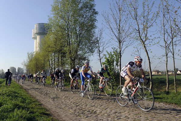 　海外の自転車ロードレースを放送するJ SPORTSは、4月に伝統のクラシックレース5戦を生中継する。4月1日のツール・デ・フランドル（ベルギー）に続き、8日には「北の地獄」と呼ばれる石畳の悪路を走るパリ～ルーベを放送する。