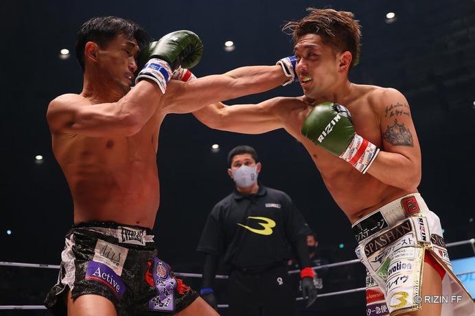 【格闘技／RIZIN.34】地元ファンから熱烈声援、皇治が“因縁の再戦”に勝利　判定負けの梅野源治は不満顔