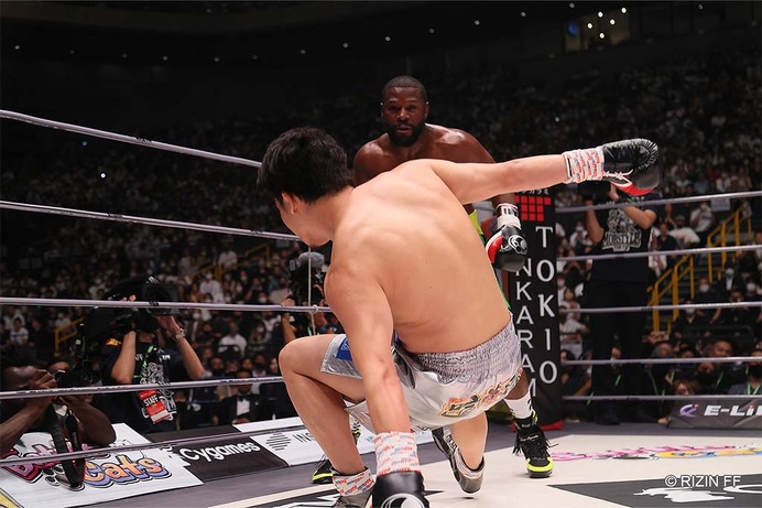 【超RIZIN／RIZIN.38】朝倉未来のメイウェザー戦、「2ラウンドKO劇」は起こるべくして起きたのか　試合展開の“舞台裏”を分析して振り返る