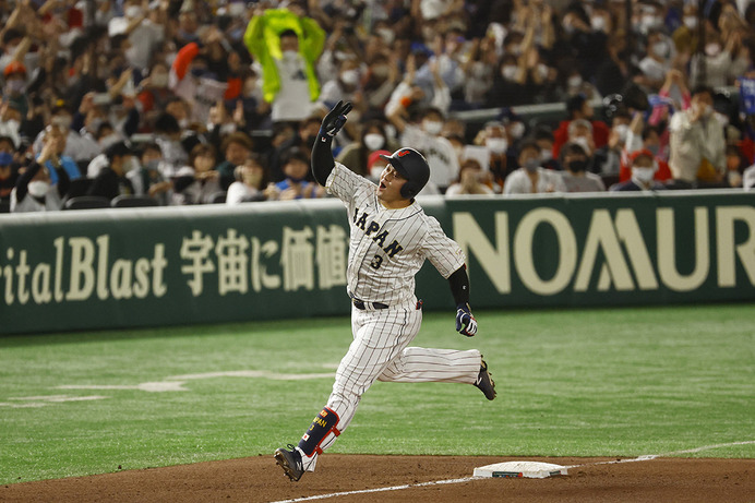 【WBC】侍ジャパン、牧秀悟が今大会“第2号”　大谷翔平の代打でレフトスタンドへ叩き込む