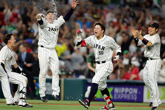 【WBC】侍ジャパン、村上宗隆が起死回生の逆転サヨナラ打　メキシコを6－5で下し14年ぶりの決勝進出