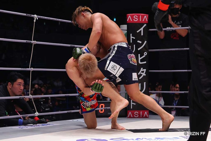 【RIZIN.42】キングカズ次男・三浦孝太、デビュー3戦目で涙の初黒星　YA-MANの“強烈”ラッシュに崩れ落ちる