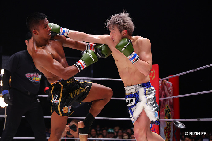 【RIZIN.42】安保瑠輝也、ムエタイの伝説・ブアカーオ撃破ならず　“新旧K-1王者対決”は引き分け決着