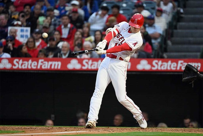 【MLB】大谷翔平、5試合ぶり第16号は鈴木誠也の頭上越え　一時、三塁打とされるも実況も「明らかに本塁打」と記録変更