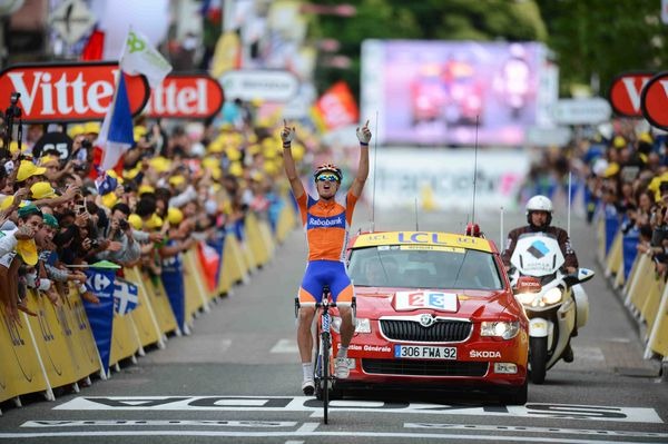 　第99回ツール・ド・フランスは7月15日、リムー～フォワ間の191kmで第14ステージが行われ、ラボバンクのルイスレオン・サンチェス（スペイン）が残り11kmで5人の第一集団から独走を決めて、大会通算4勝目を挙げた。
