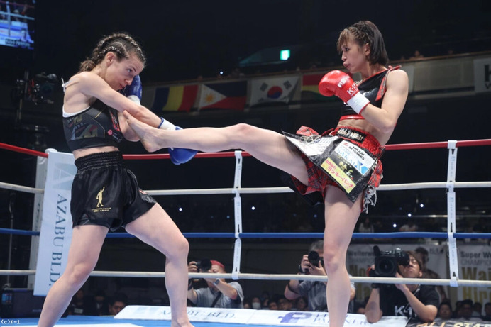 【K1】“戦う美容師”菅原美優、得意の前蹴りで試合をコントロールしギリシャ強豪を撃破