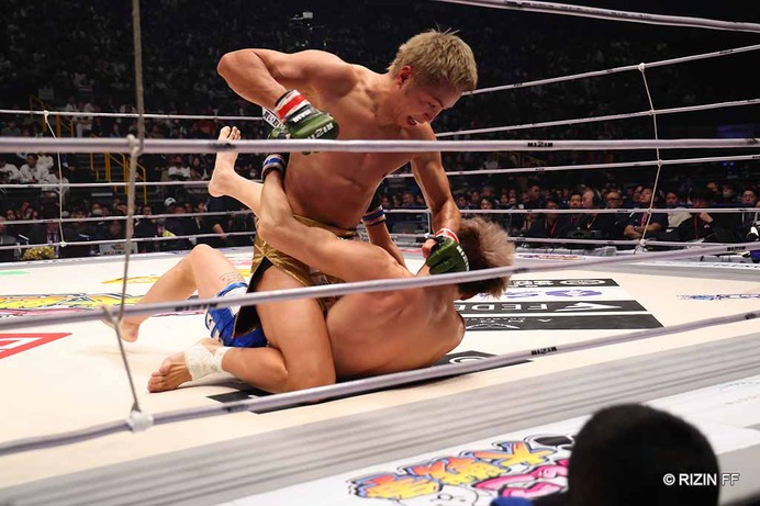 【RIZIN.45】久保優太、安保瑠輝也の「リアネイキドチョーク一本」宣言を覆す一本勝ち　元K-1王者同士のMMA対決を制す