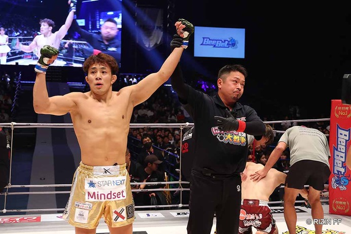 【RIZIN.45】新居すぐるの一撃“失神KO勝利”に衝撃走る　他界した地元先輩へ捧ぐ圧巻5連勝