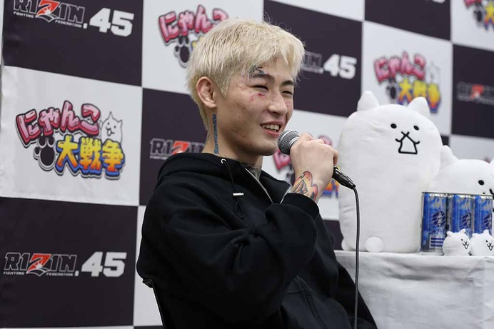 【RIZIN.45】「終わったらノーサイド」平本蓮、“失意”のYA-MANを激励　「5、6発カウンター当たってた、ゾンビだなと」