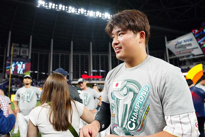 村上宗隆がWBCで受けた大谷翔平の衝撃　圧巻打撃練習での逸話…“片膝つき本塁打”には「あの球が一番飛ぶ」