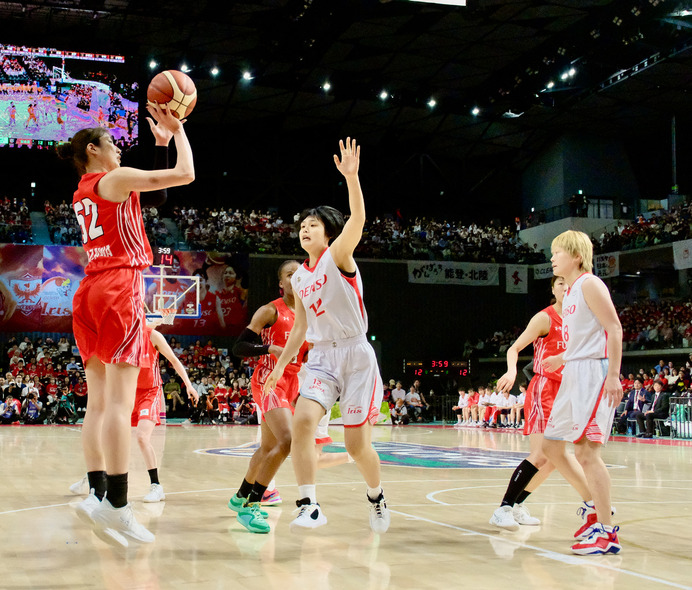 「彼女は私たちのMVP」富士通に16年ぶり2度目の歓喜　宮澤夕貴がもたらした意識改革とプレーオフで示した存在価値【Wリーグ】