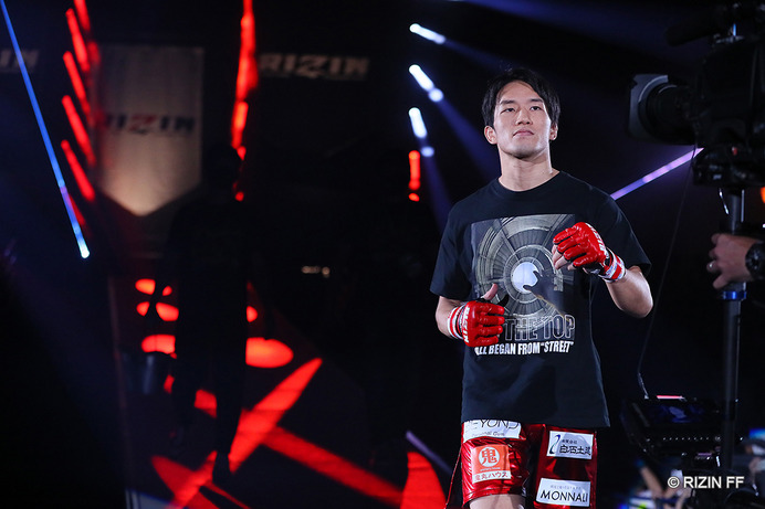 【RIZIN.47】「UFCに求められて行く」朝倉海、海外挑戦を正式発表　榊原CEOは「ベルト巻いて、ここに戻ってきてな」と激励