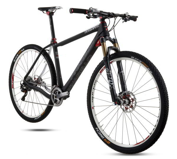 　ロードバイクブランドとして人気の高いピナレロが発表した29インチMTBフレーム、ドグマXC 9.9 29erがいよいよフレームセットで発売を開始した。399,000円。納期は来春を予定。