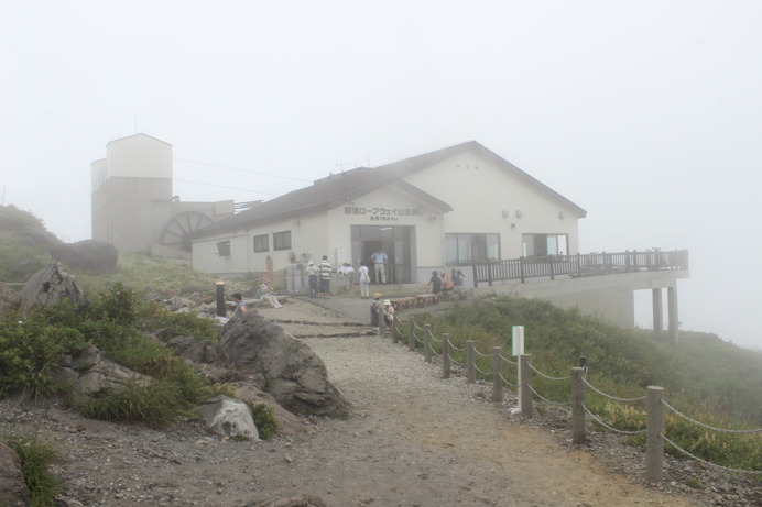 ロープウェイで下山。写真は山頂駅。最近は、ロープウェイやケーブルカーを見つけると、乗りたくなってしまう。