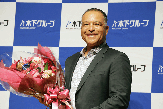 ロバーツ監督、木下グループ新CMに出演　大谷翔平、山本由伸の“可能性を引き出す”ために意識したこととは……「ポテンシャルを最大化することが私の仕事」