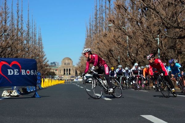 　明治神宮外苑クリテリウムが2月17日に開催されるが、前日の16日には代々木オリンピックセンターで「ドーピング問題とどう向き合うか」をテーマに大学自転車競技フォーラムが開催される。選手・チーム監督、ドーピング検査従事者、マスメディア、海外チームなどの異な