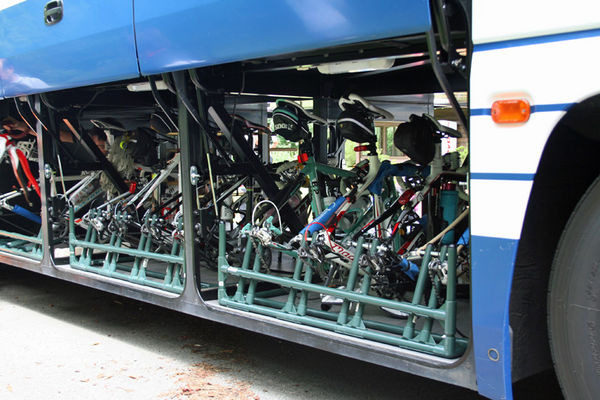 　サイクリングバスで自転車イベント「スズカ8時間エンデューロ」に参加しよう。東京発で三重県・鈴鹿サーキットを目指す参戦ツアーが国際興業で催行される。
