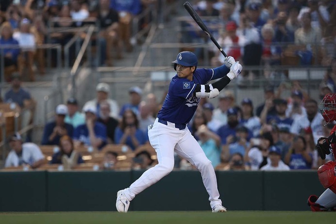 【MLB】大谷翔平が放った2024年と“ほぼ同じ軌道”の左翼席への本塁打　公式が比較動画を公開、OP戦第1号の行方に注目