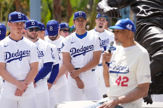 【MLB】大谷翔平、試合前に“元同僚”モニアックと笑顔で抱擁　エンゼルス解雇からロッキーズ移籍で再会