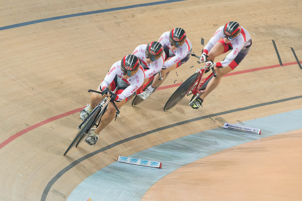 　第33回アジア自転車競技選手権、第20回アジア・ジュニア自転車競技選手権がインドのニューデリーで3月11日に大会5日目の競技が行われ、男子ジュニア4km団体追い抜き決勝で鈴木康平（静岡・星陵高）・原井博斗（福岡・祐誠高）・森口寛己（和歌山・和歌山北高）・岡本