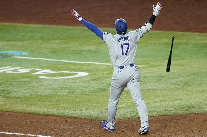 【MLB】大谷翔平、2試合連発“決勝12号3ラン”で乱打戦に終止符　バンザイ確信歩きを公式称賛「まさに映画そのものだ」