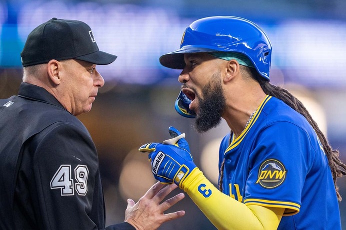 【MLB】「史上最悪の判定」完全なボール球がストライクに、マリナーズ主将が激高し退場処分　昨季も“誤審騒動”の審判