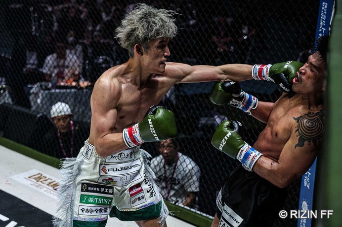 【RIZIN】900グラムの体重超過に“怒り”の上野空大、ムエタイ208勝のタイ選手からダウンを2度奪取し白星デビュー