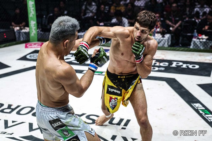 【RIZIN】平本蓮も称賛「驚異的に感じる武器はある」　ビクター・コレスニック、修斗世界王者を“左ボディ”一撃で沈めて9連勝