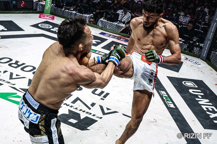 【RIZIN】「恐ろしい蹴りが喉に……」ノジモフ、“前蹴り一閃”ノックアウト勝ちに会場どよめき　新居すぐるが失神「まったく見えてなかった」