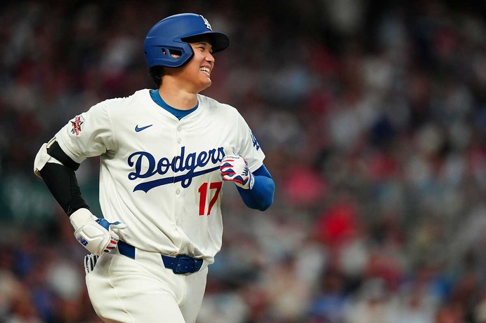 【MLB】大谷翔平、ポール際の特大ファールにヘルメット叩いて苦笑い　公式も“AS幻の本塁打”に笑顔「アーチを逃して悔しがった」