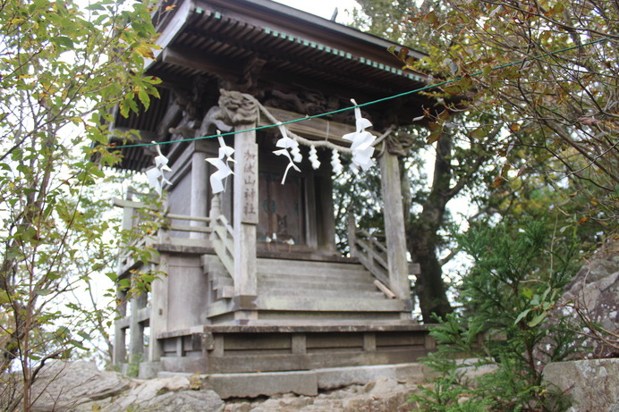 加波山にはたくさんの神社が存在している。