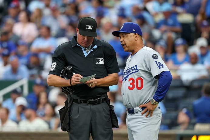 【MLB】9回3点リードで佐々木朗希を起用せず……ロバーツ監督の「不可解継投」であわやサヨナラの危機に　ドジャース“薄氷の勝利”で王手