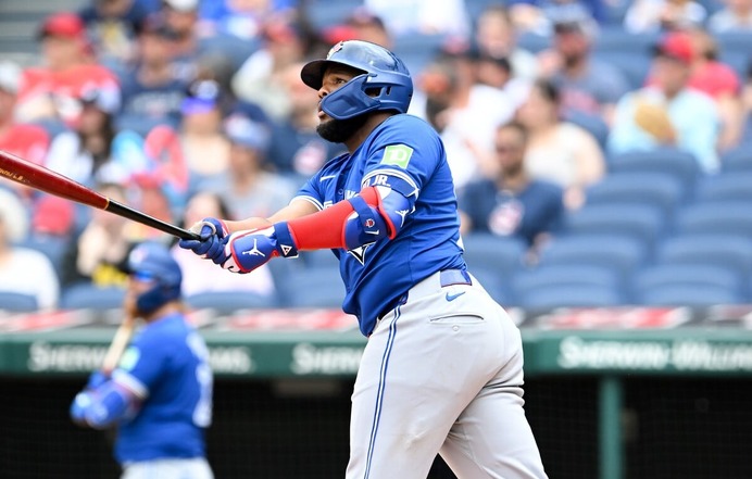 【MLB】ゲレーロJr.がシャンパンファイトで「ザ・ヤンキースルーズ！」　盛大な煽りに中継のジーターとAロッド苦笑い、オルティス大爆笑