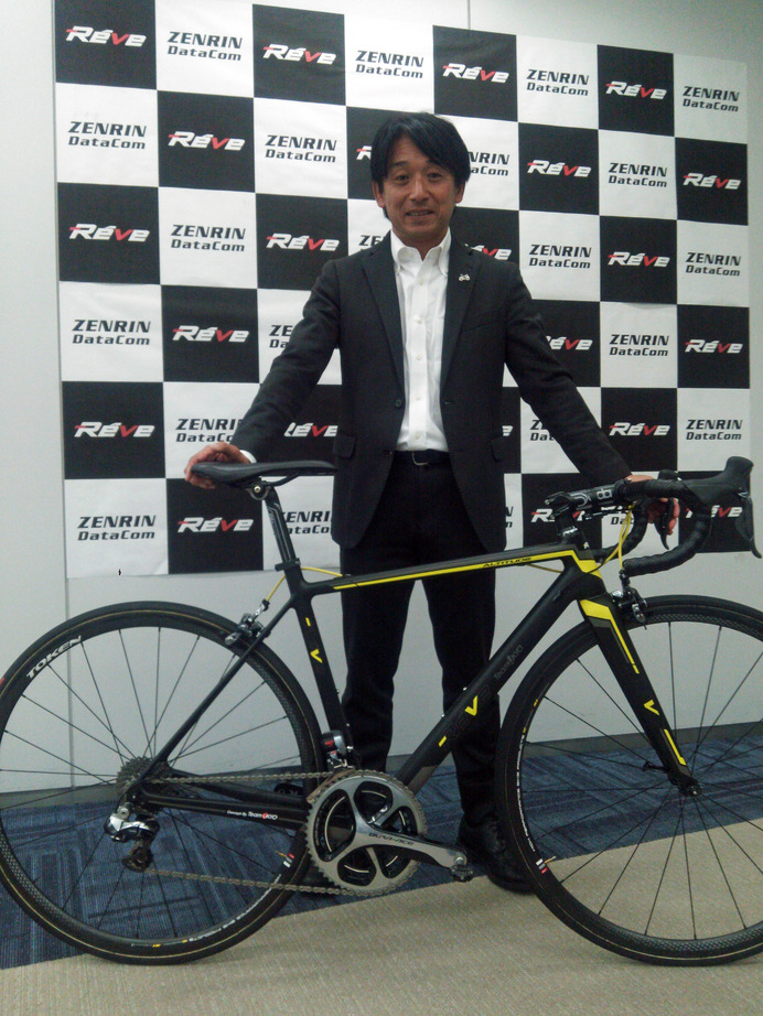 片山右京と育成チームが来季使用する超軽量カーボンバイク発表