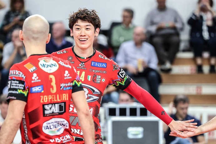 石川祐希の誕生日をペルージャ公式がお祝い「また面白いことやらされてる笑」「愛されてますなぁ」